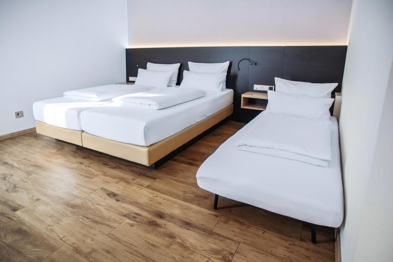Hotel U7 เมทซิงเงน ภายนอก รูปภาพ