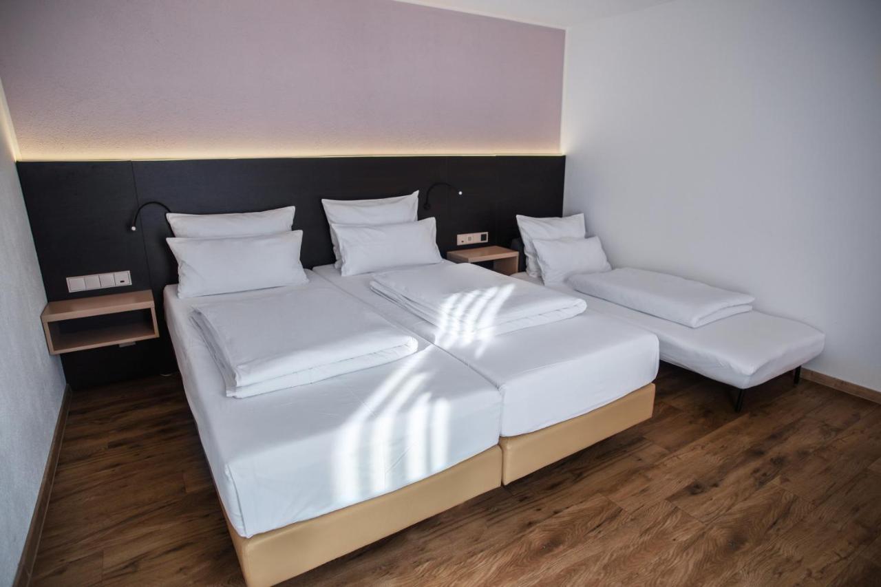 Hotel U7 เมทซิงเงน ภายนอก รูปภาพ