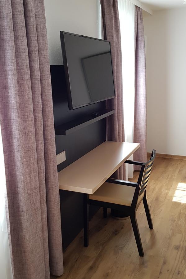 Hotel U7 เมทซิงเงน ภายนอก รูปภาพ