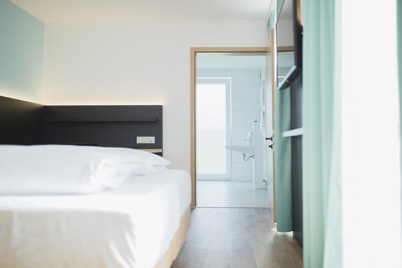 Hotel U7 เมทซิงเงน ภายนอก รูปภาพ