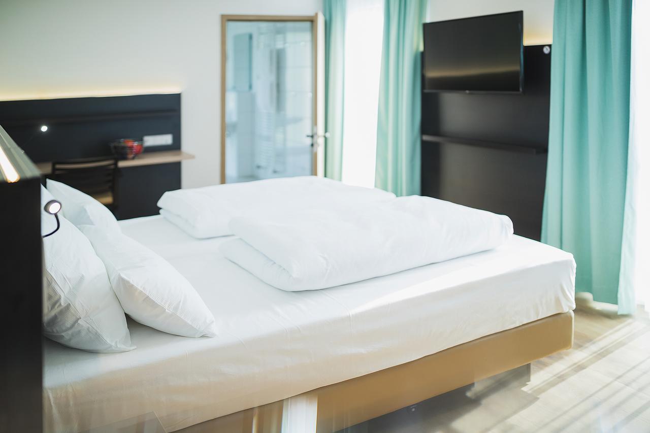 Hotel U7 เมทซิงเงน ภายนอก รูปภาพ